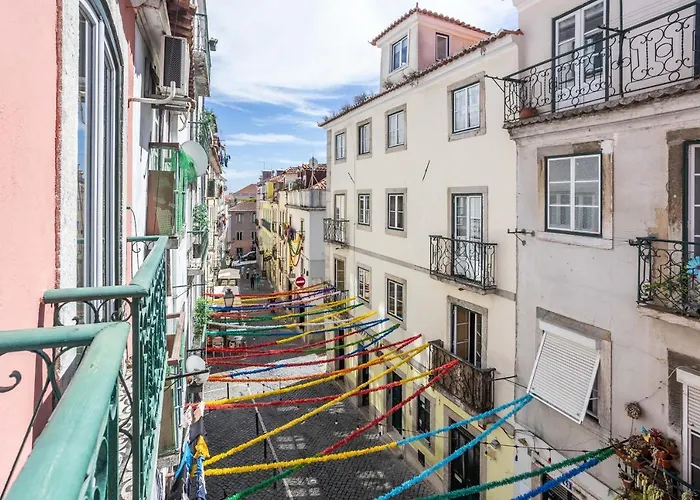 Hip & Renovated T.m. Flat In Bairro Alto * Lisboa