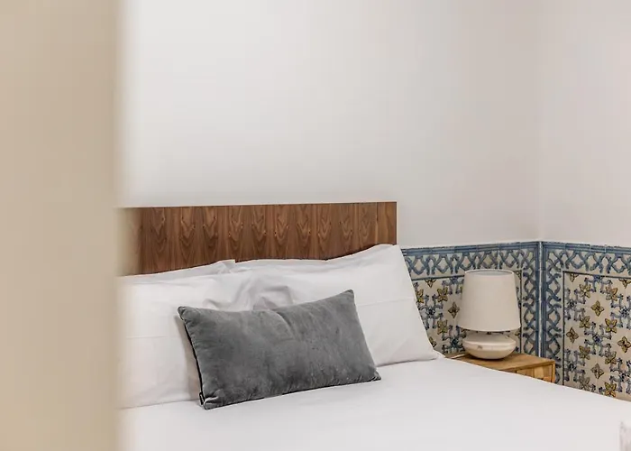 Hip & Renovated T.m. Flat In Bairro Alto شقة Lisboa