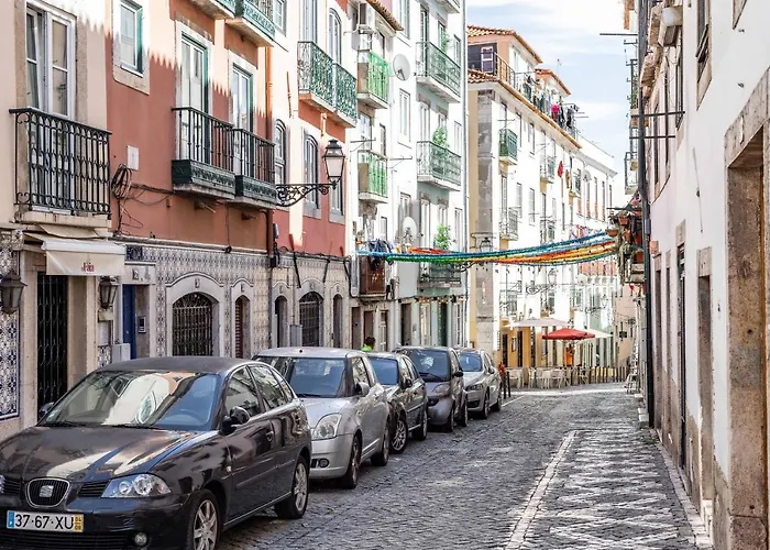 Hip & Renovated T.m. Flat In Bairro Alto * Lisboa