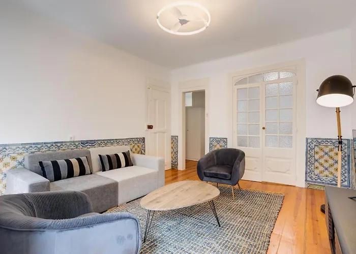 Hip & Renovated T.m. Flat In Bairro Alto * Lisboa