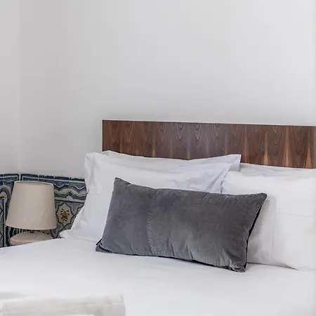 Apartment Hip & Renovated T.m. Flat In Bairro Alto Lisbon