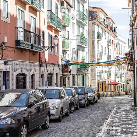 Hip & Renovated T.m. Flat In Bairro Alto * ליסבון