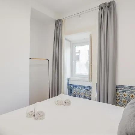 Apartment Hip & Renovated T.m. Flat In Bairro Alto Lisbon