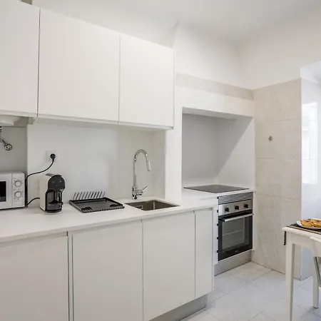 Apartment Hip & Renovated T.m. Flat In Bairro Alto